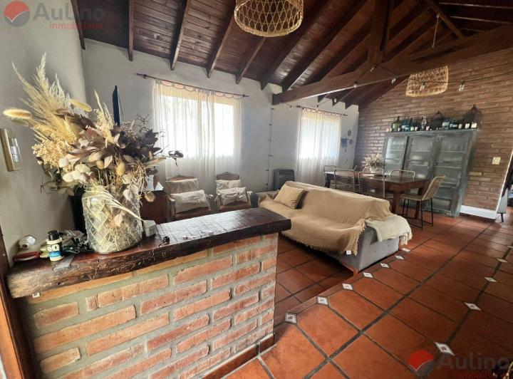 Casa · 94m² · 6 Ambientes · 1 Cochera
