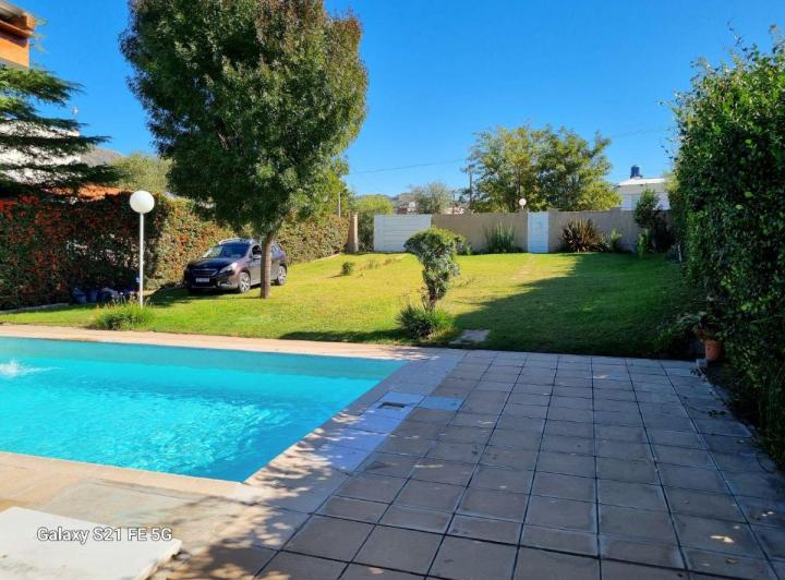 Casa · 78m² · 5 Ambientes · 2 Cocheras