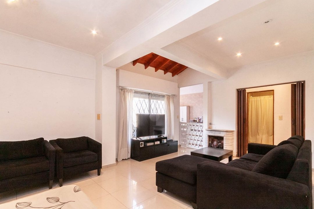VENTA CASA 4 AMBIENTES/ LLAVALLOL