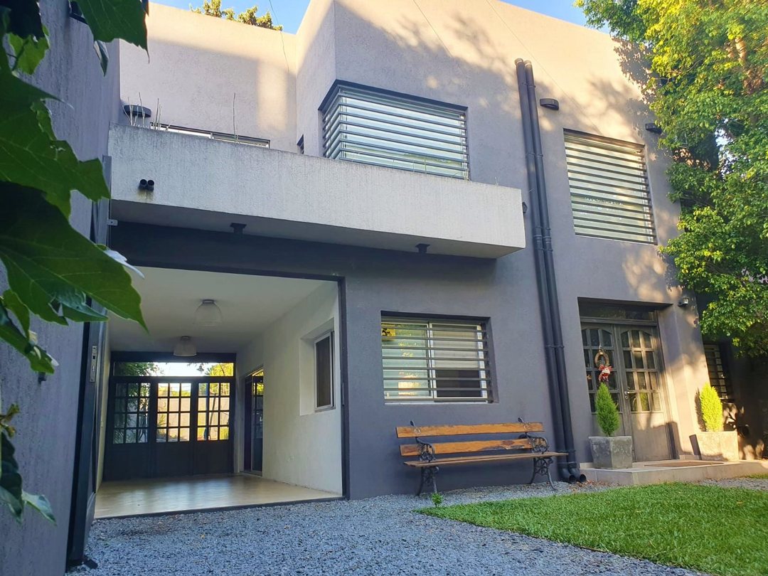ALQUILER CASA MINIMALISTA EN HURLINGHAM