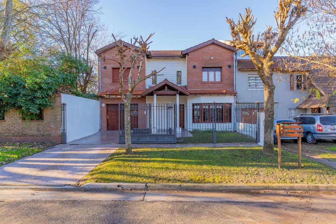 VENTA Casa 4amb c/Garage Doble y Parque | Colinas