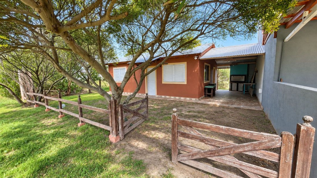 VENTA DOS CASAS EN BLOCK A METROS DEL MAR, RETA