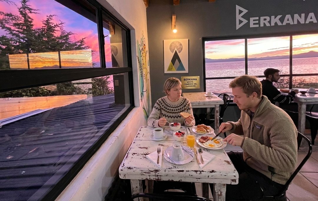 Fondo de Comercio: Berkana Hostel y Bar del Lago