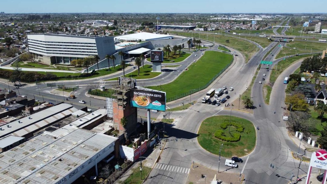 VENTA TERRENO CON COLUMNA PUBLICITARIA