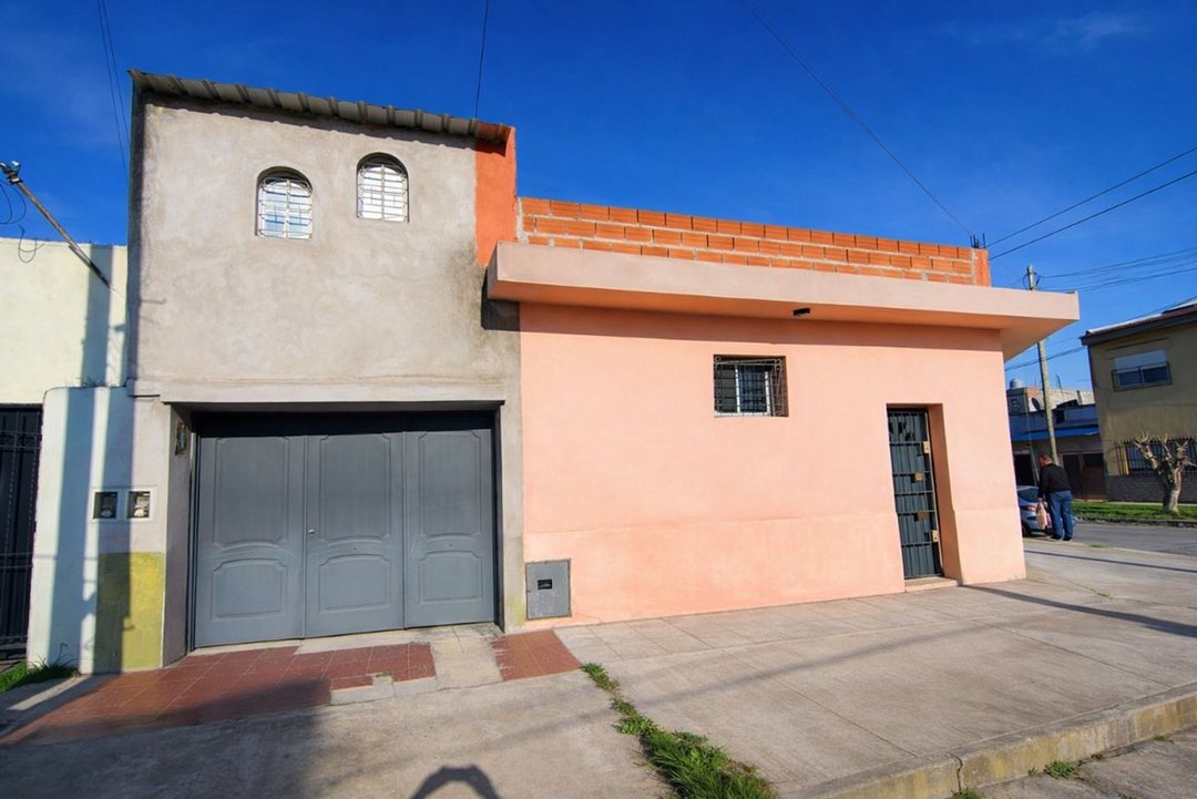 Venta casa con Galpon garaje  loft en Casanova