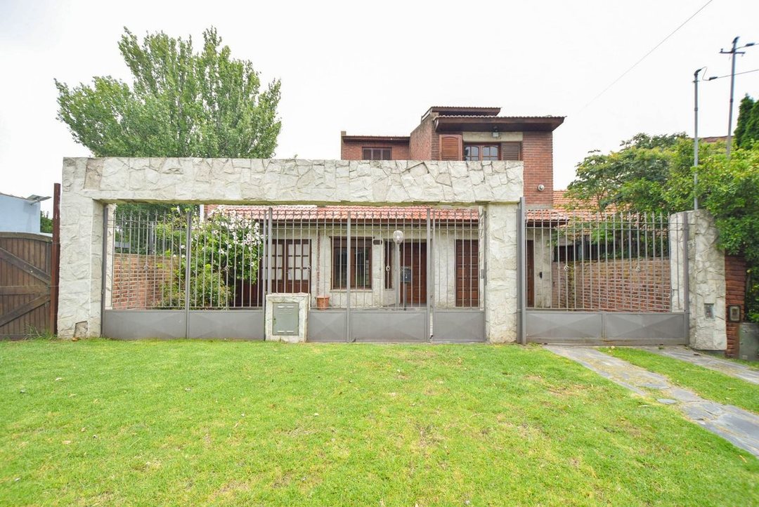 VENTA CASA 4 AMBIENTES EN COLINAS DE PERALTA RAMOS