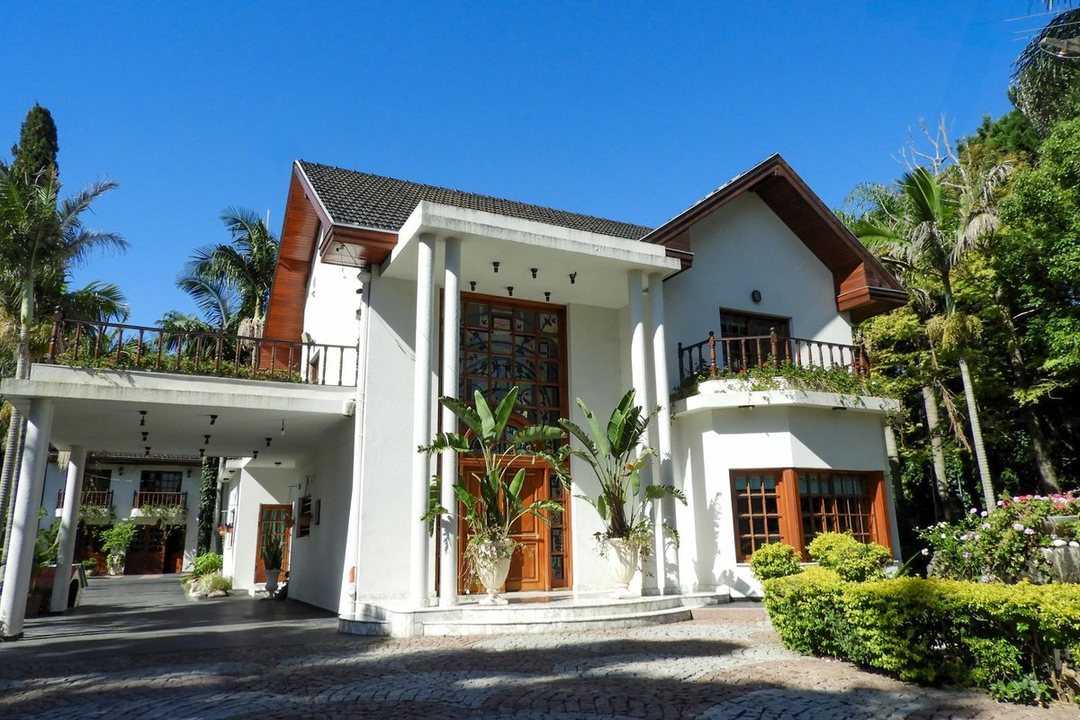 CASA 7 AMBIENTES VENTA RANELAGH JARDIN POR INOMATA