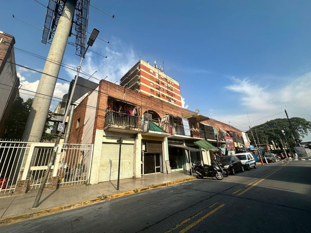 EDIFICIO EN VENTA EN BLOCK EN LINIERS CON RENTA