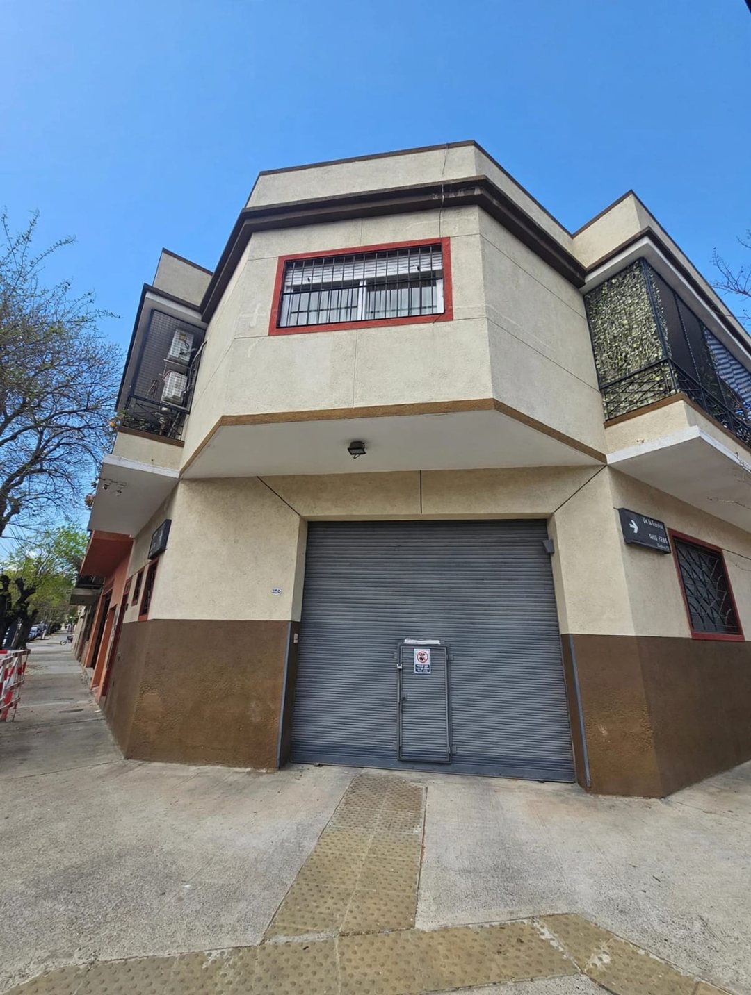 DEPOSITO CON VIVIENDA A LA VENTA EN VILLA URQUIZA