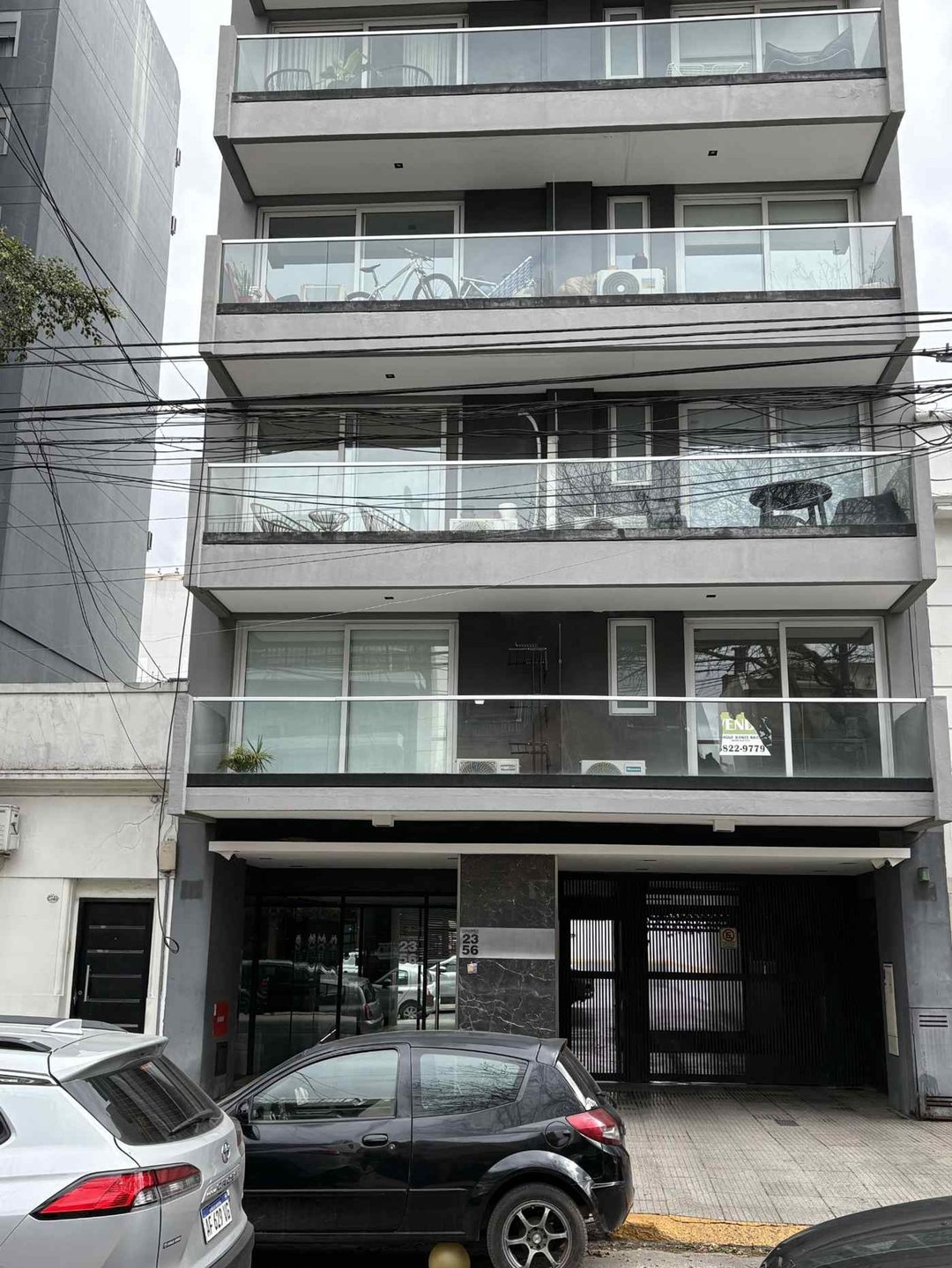 VENTA COCHERA FIJA DESCUBIERTA EN PB - V. URQUIZA
