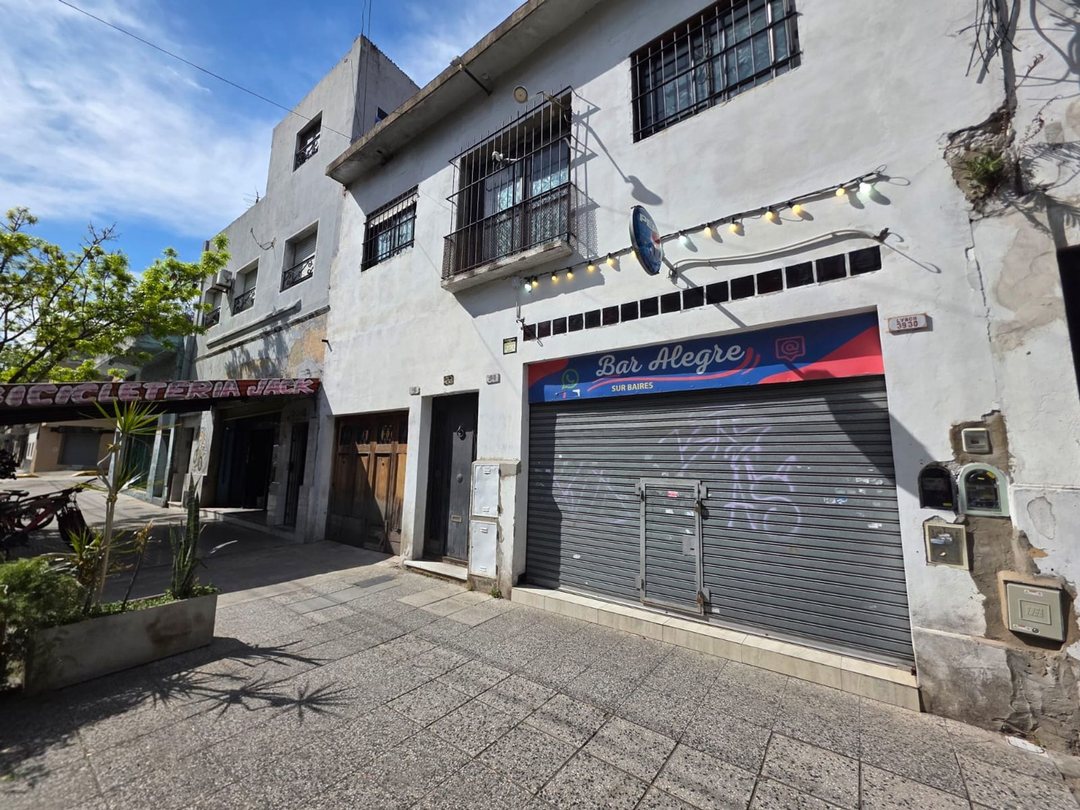 Venta Casa con local y coch. en lote prop. Pompeya