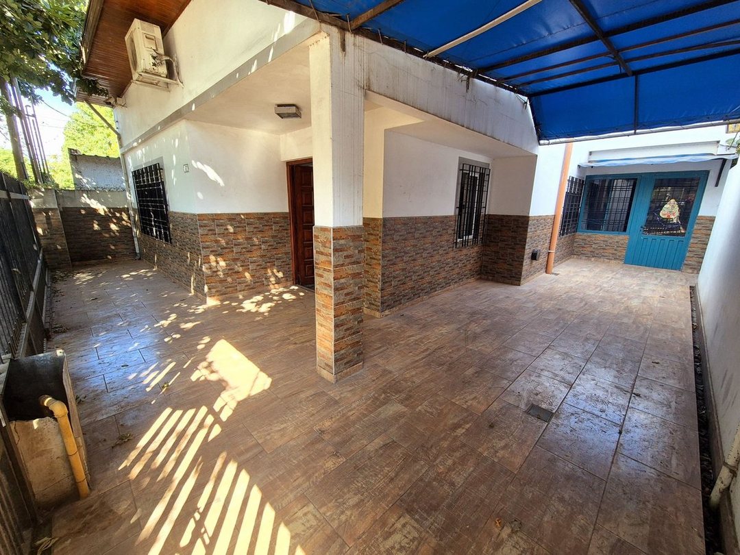 VENTA CASA 4 AMBIENTES MERLO PATIO PISCINA