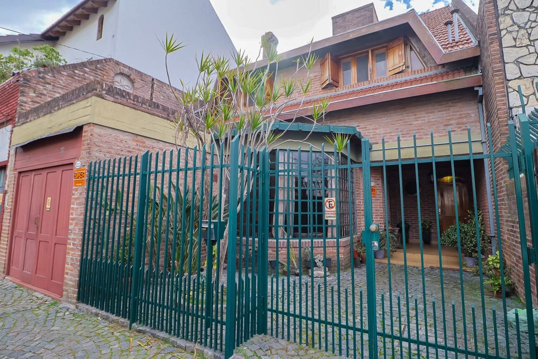 Venta casa 4 amb +jardin +quincho c/parrilla