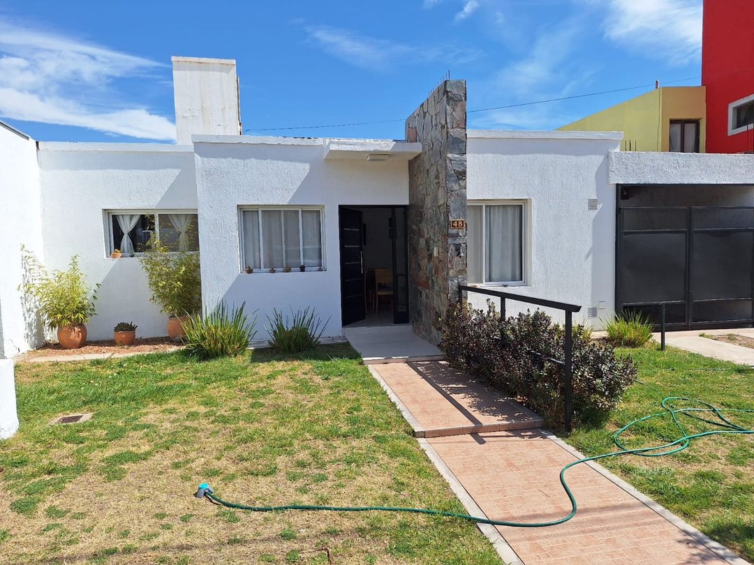 VENDE CASA BARRIO PRIVADO QUINTANA, LUJAN DE CUYO