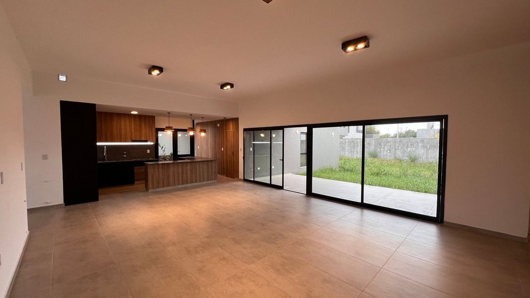 VENTA CASA 3 DORMITORIOS DISTRITO SUR OPORTUNIDAD