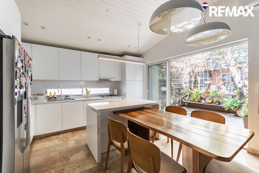 VENTA CASA 4 AMBIENTES SAAVEDRA CON PLAYROOM