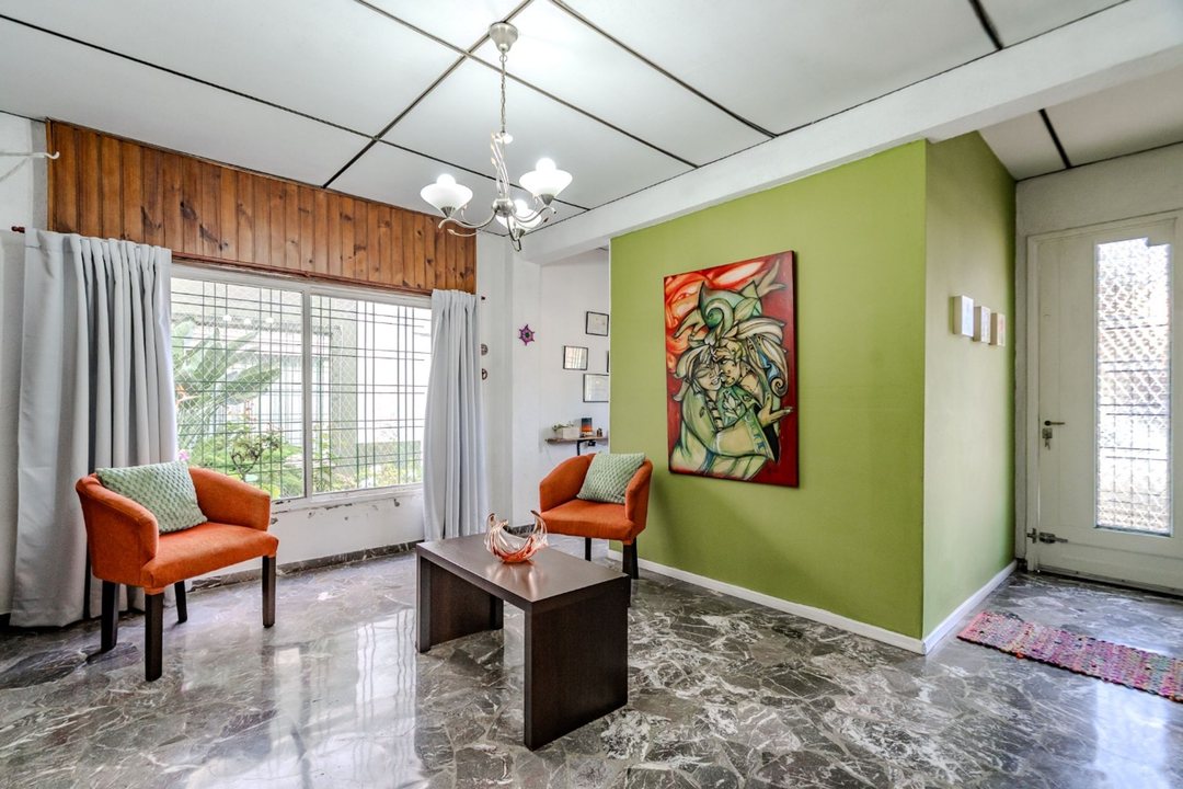 VENTA CASA 5AMB IMPECABLE CON GARAGE EN SAENZ PEÑA