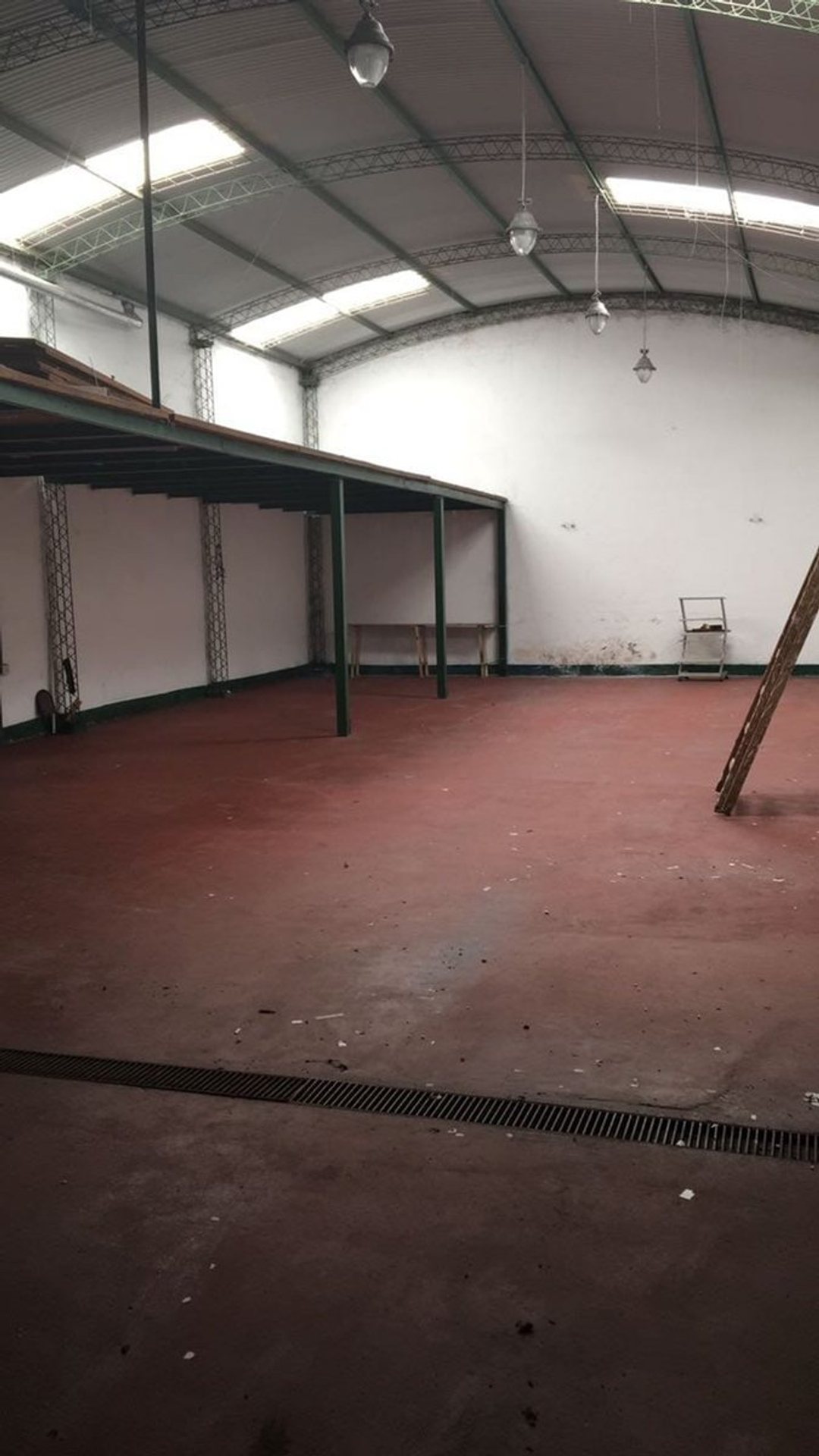 VENTA GALPON 248M2  3 BAÑOS A MTS CASTRO BARROS