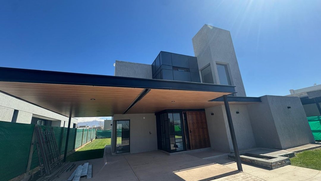VENDE CASA LAR DE VIEYTES III A ESTRENAR