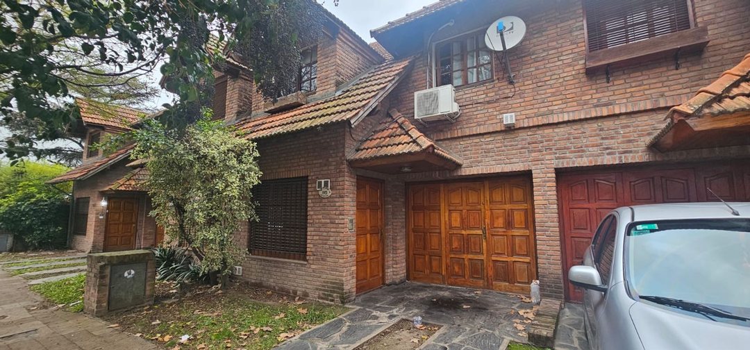VENTA TRIPLEX 4 AMBIENTES, EN MUÑIZ