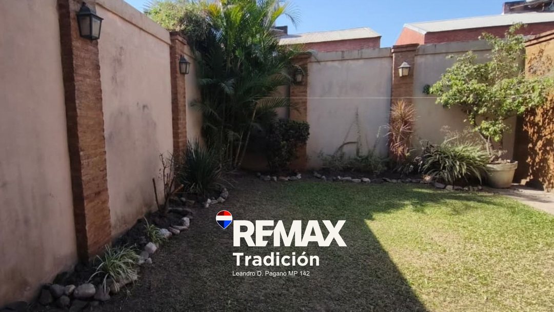 VENTA CASA 2 PLANTAS  3 DORMITORIOS MACROCENTRO