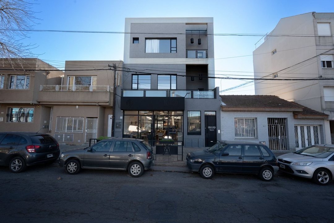 VENTA EDIFICIO EN IMPORTANTE AVENIDA