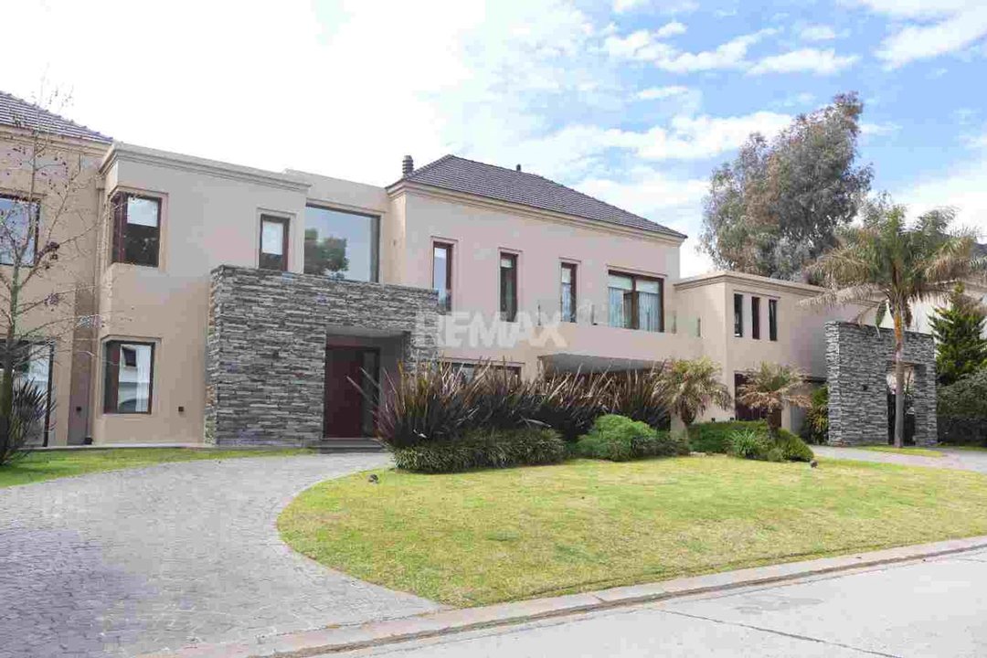 CASA EN VENTA DOBLE LOTE SAINT THOMAS OESTE