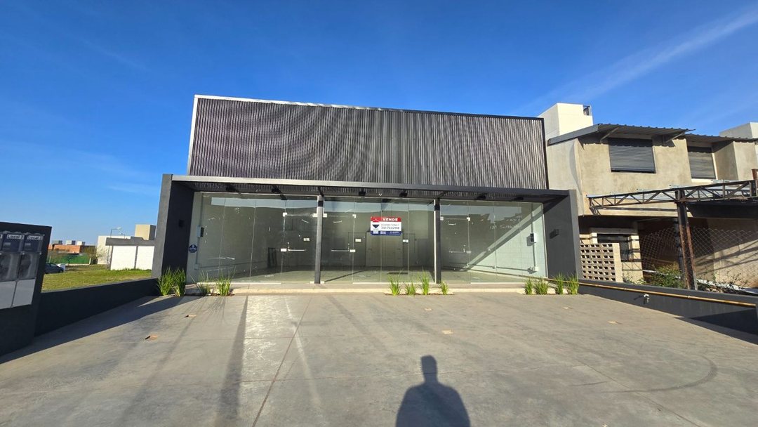 LOCAL EN DOCTA A LA VENTA SOBRE AVENIDA