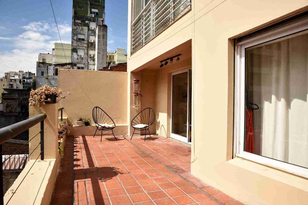 DEPARTAMENTO 2 AMBIENTES VENTA BALVANERA TERRAZA