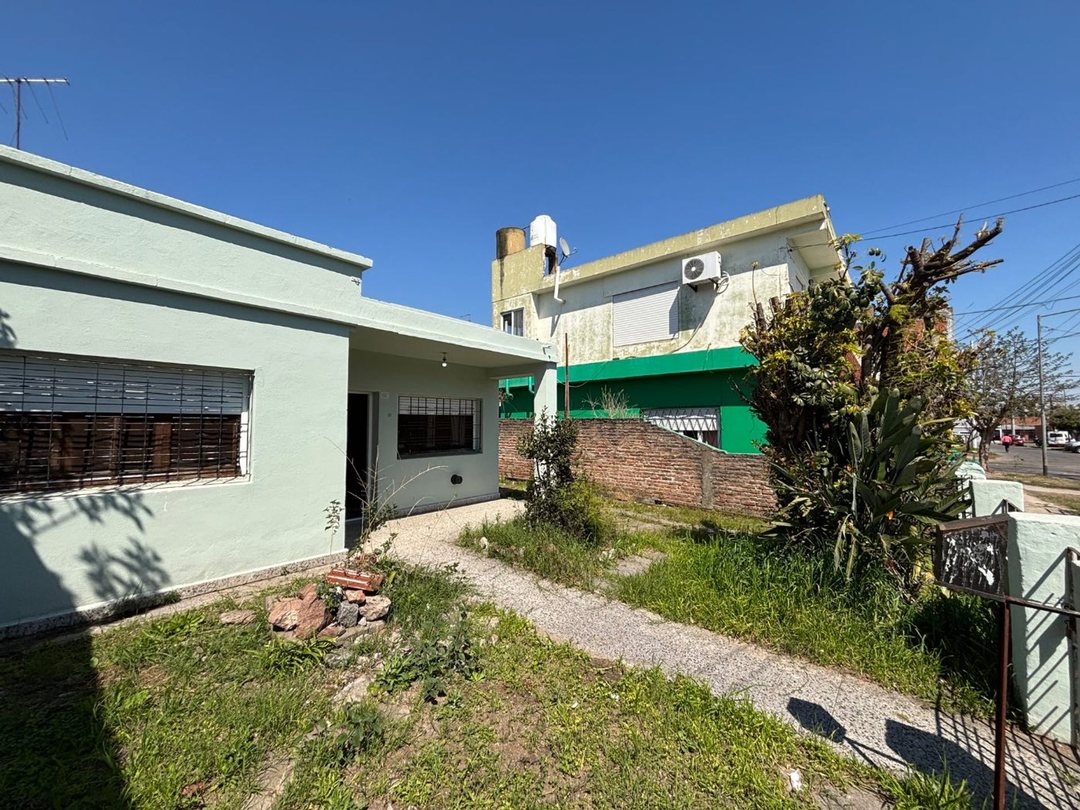 CASA EN VENTA 3 AMBIENTES JOSÉ LEÓN SUÁREZ