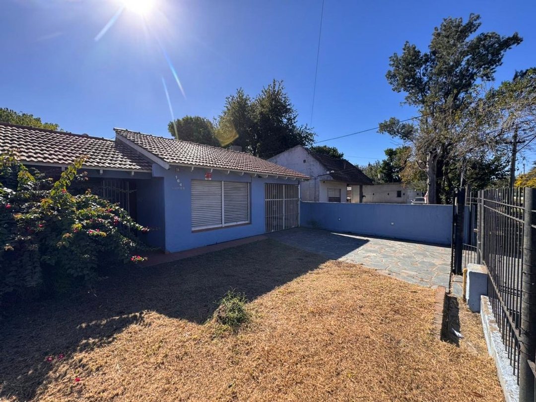 CASA 4 AMBIENTES VENTA BURZACO CON QUINCHO, GARAJE