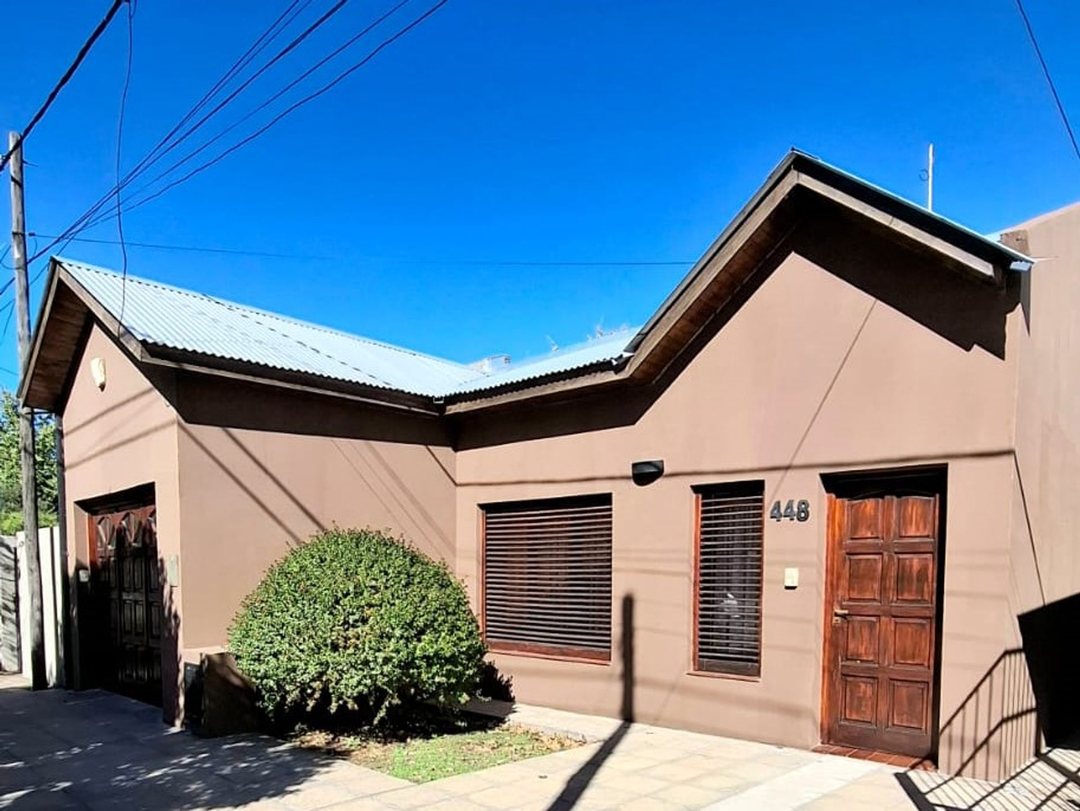 CASA EN VENTA EN PEHUAJÓ CON PILETA