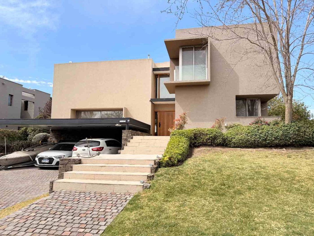 CASA EN VENTA B PRIVADO LA VACHERIE MAIPU MENDOZA