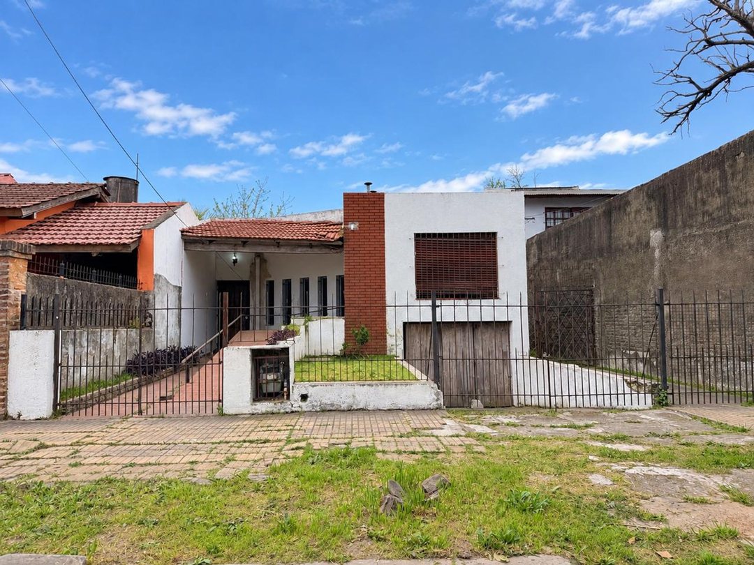 VENTA CASA 3 AMB MONTE GRANDE QUINCHO COCHERA JARD