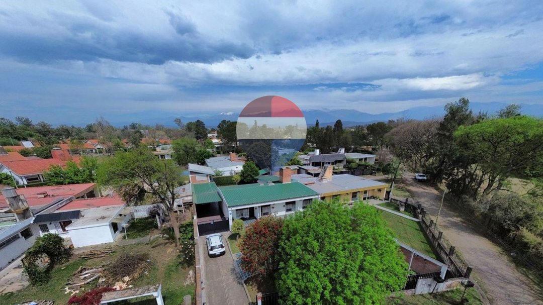VENTA CASA + 300 M2 C/ PILETA LOMA GOLF PALPALA