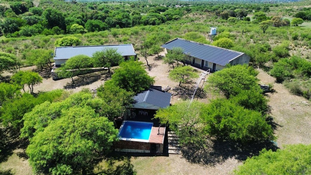 Venta estancia con salón y 10 departamentos