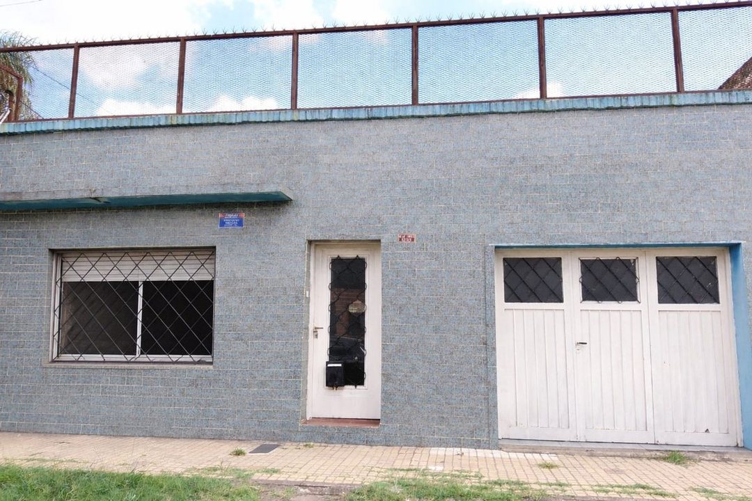 VENTA CASA 4 AMBIENTES MERLO QUINCHO Y COCHERA
