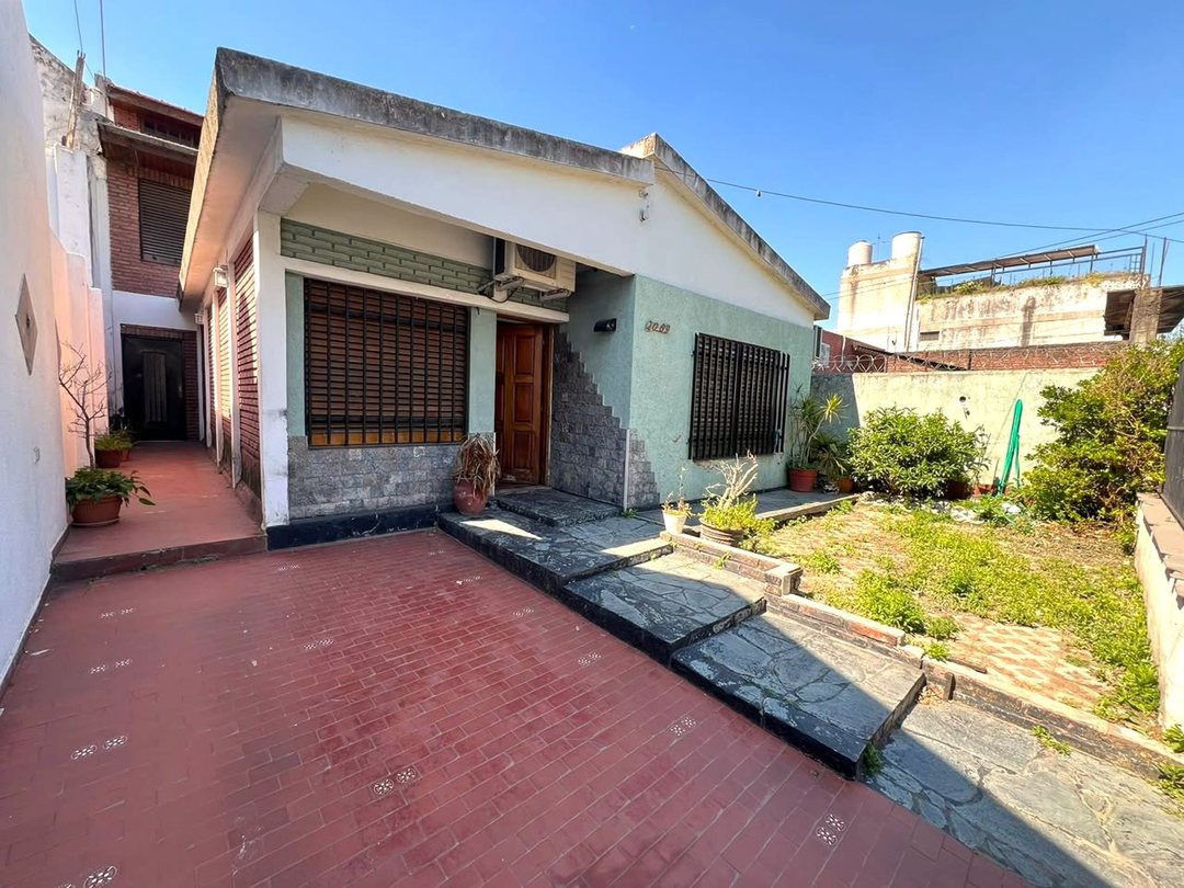 Excelente casa sobre lote propio en Villa Maipú