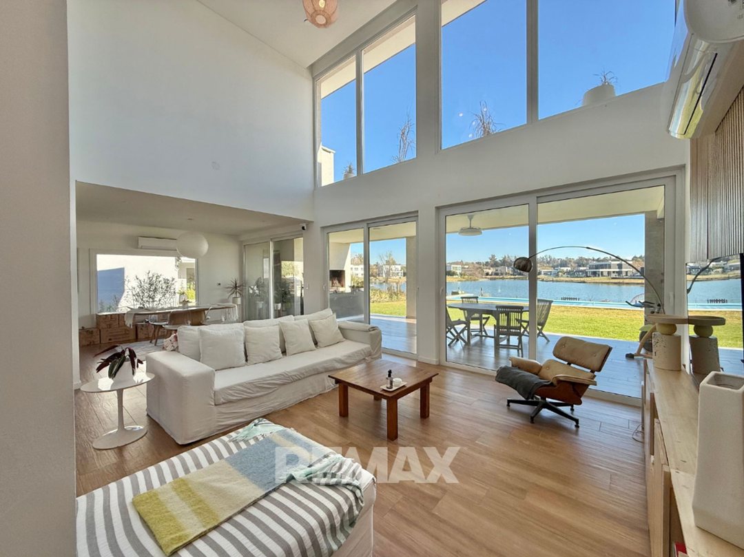 Casa En Venta En El Cantón Norte