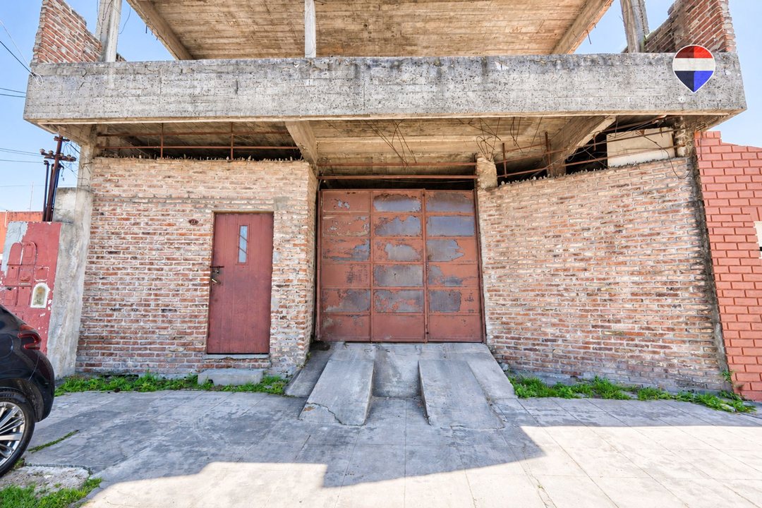 LOTE EN VENTA CON ESTRUCTURA  AVELLANEDA