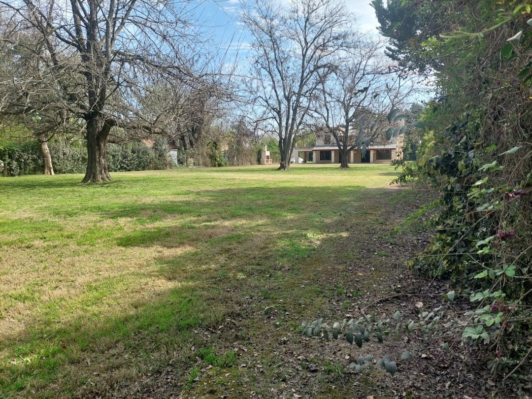 Lote Amplio a la venta en Robles Del Monarca