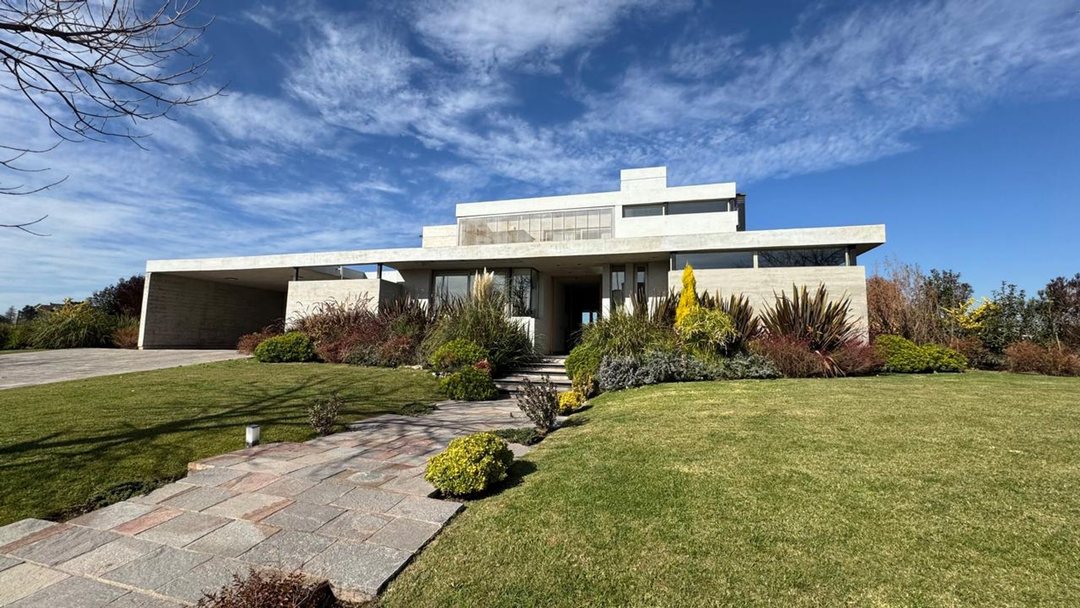VENDE CASA EN LA VACHERIE COUNTRY CLUB