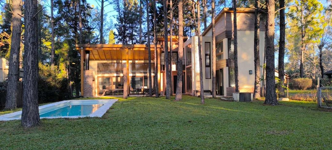 Casa en Venta 4 Ambientes con Pileta y Quincho