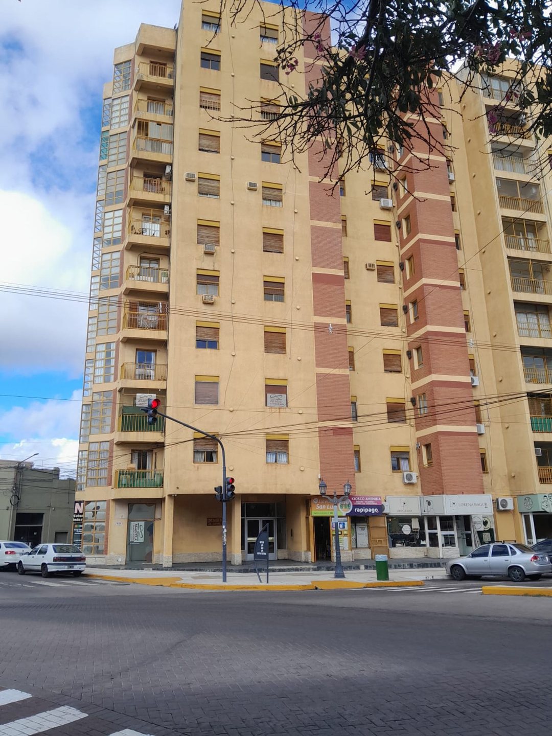 Alquilo Departamento en edificio Esperanza