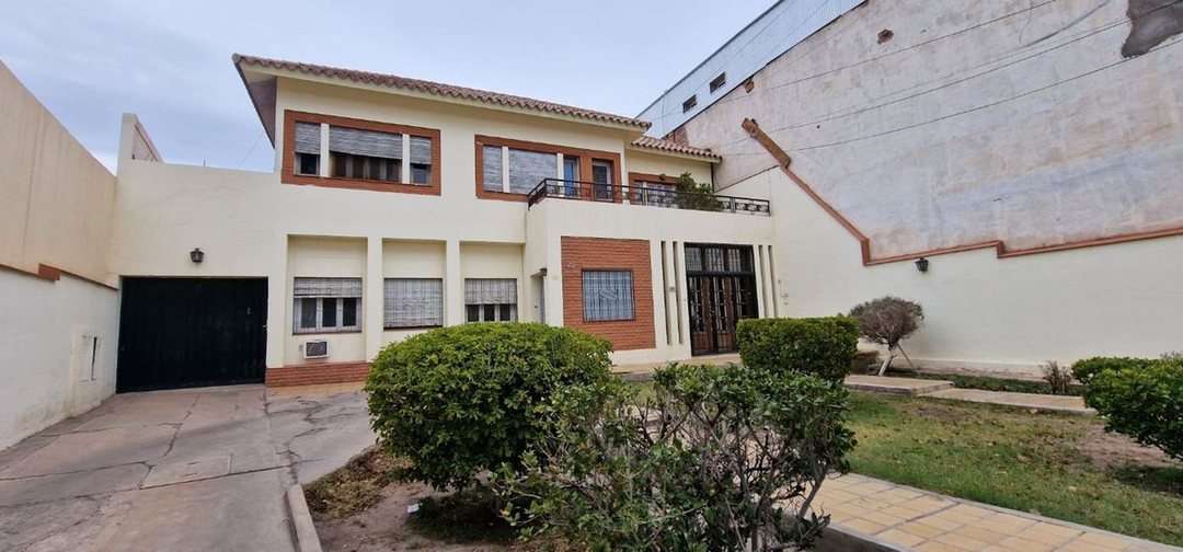 VENTA CASA Y DEPTO CENTRICO, GRAN TERRENO, CAPITAL