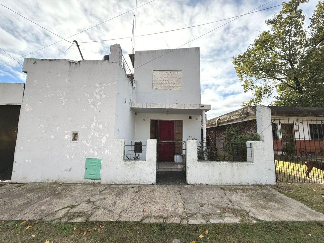 CASA TIPO PH 4 AMB CON GALPON -. LOMA HERMOSA
