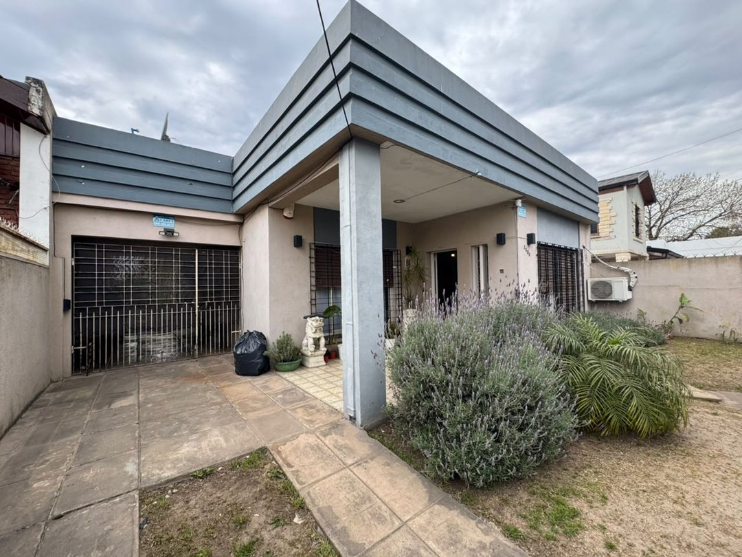 VENTA CASA 3 AMB C/COCHERA Y PATIO