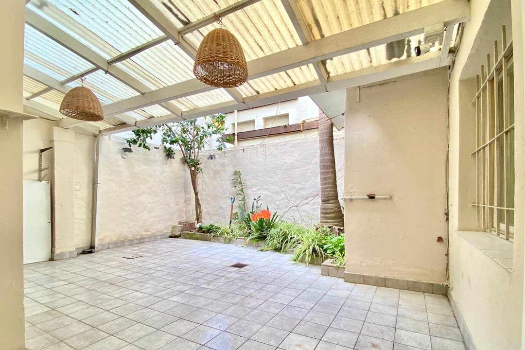 Venta PH a la calle con patio sin expensas Olivos