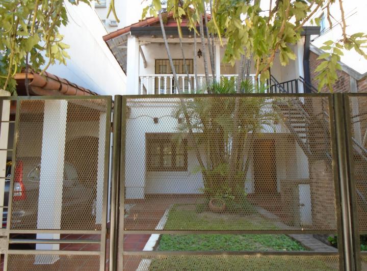 Casa · 350m² · 6 Ambientes · 3 Cocheras