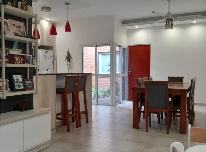 Casa · 142m² · 4 Dormitorios · 3 Cocheras